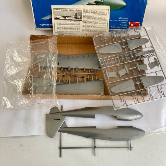 Vintage The "Spruce Goose" Hughes HK-1 Hercules Airplane Model Kit by Craft 1607 - Picture 6 of 6